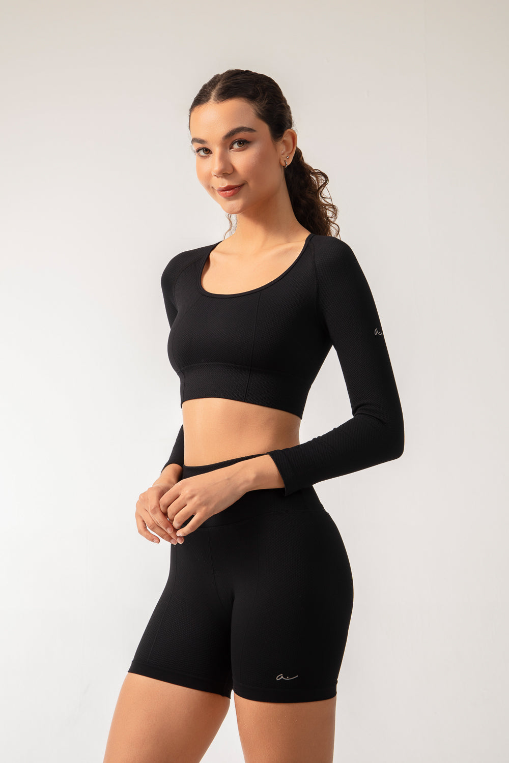 TERRA Shorts - Black